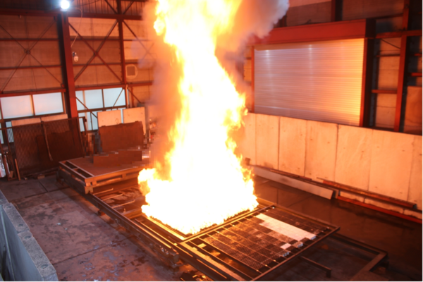 ▲전기차 구동축전지 연소 시험 모습.