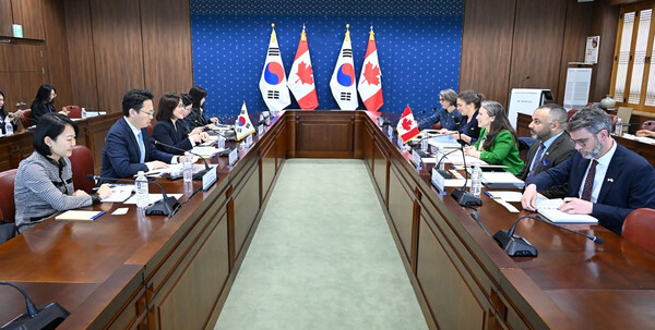▲ 31일 서울에서 ‘한-캐 에너지안보 리더십 대화’가 열리는 등 한-캐나다 양국간 에너지·자원 공급망 안정화 협력방안이 논의됐다.(사진은 지난 3월 25일 열린 제2차 한-캐나다 2+2 국장급 경제안보 대화, 사진제공:산업통상부)