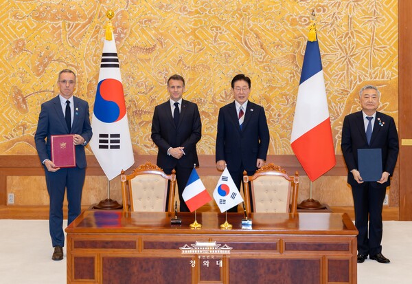 ▲한-불 양국 정상이 임석한 가운데 한수원과 오라노 간 양해각서 체결이 이뤄졌다(사진출처: 청와대)