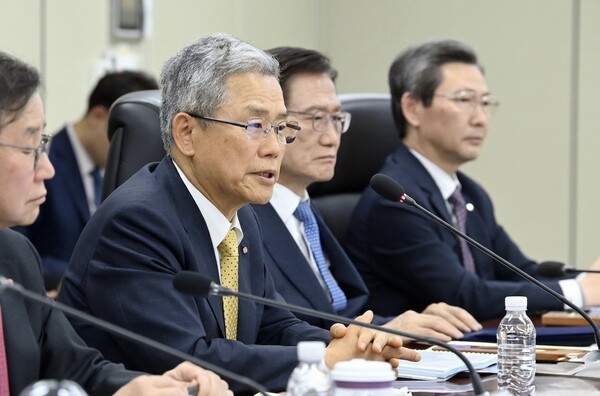 ▲회의를 주재하는 김동철 한전 사장.
