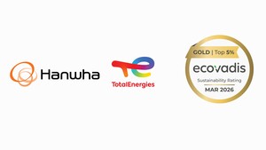 ▲ 한화토탈에너지스 로고와 골드 등급 메달.