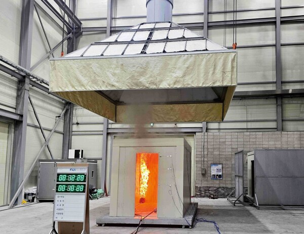 ▲ 복합자재의 실물모형시험 모습.