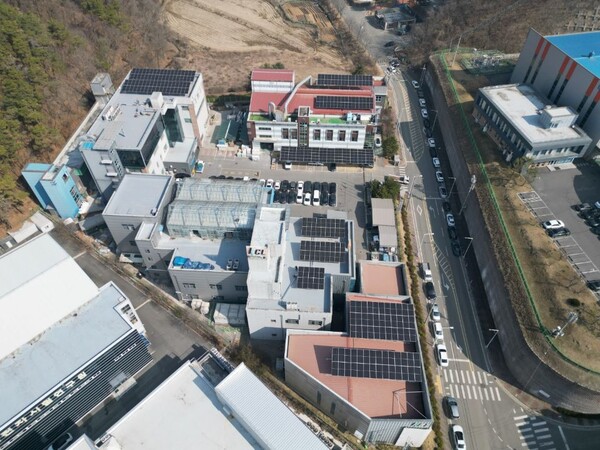 ▲ KCL의 오창 태양광 발전설비 전경.