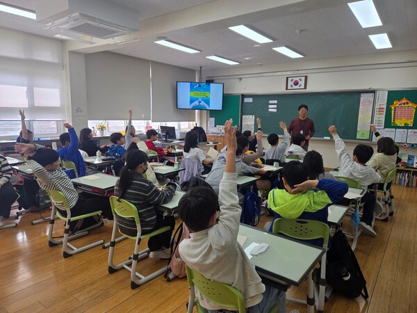 ▲ 해양환경공단이 수협은행, (사)자원순환사회연대와 해양플라스틱 쓰레기 저감을 위한 전 국민 인식 개선 프로젝트 ‘BLUE IMPACT 2030: 바다를 위한 약속’을 추진한다.