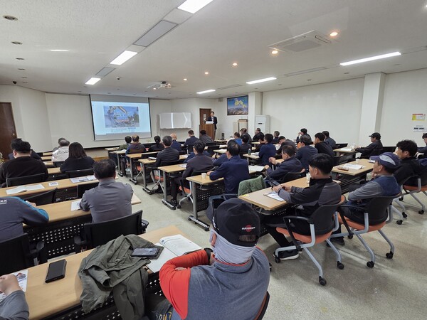 ▲ 한국가스안전공사 전남동부지사는 8일 가스시설시공업 종사자를 대상으로 ‘굴착공사 미신고 사고 예방을 위한 특별 안전교육’을 실시했다.