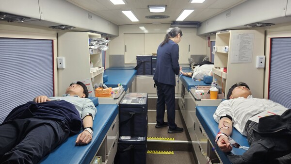 ▲ 일진전기가 마곡 ‘이노센터’ 입주 기업인 일진홀딩스, 일진다이아몬드, 알피니언메디컬시스템 등 관계사 임직원들과 헌혈 캠페인을 진행하고 있는 모습.