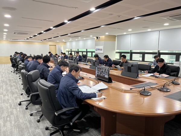 ▲ 강용석 해양환경공단 이사장이 중동사태에 따른 국제유가 변동성 장기화에 대비한 비상경영체계 운영에 본격 나섰다.