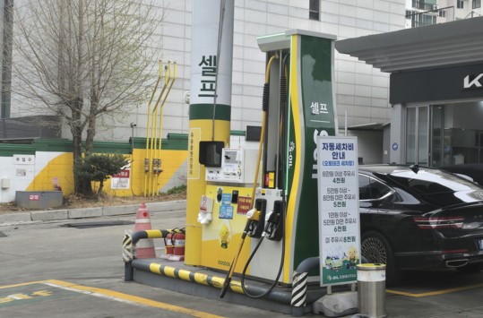 ▲ 정부가 24일 0시부터 적용될 4차 석유제품 최고가격을 휘발유는 리터당 1934원, 경유 1923원, 등유 1530원 등 지난 2차 및 3차와 같은 가격으로 유지하기로 결정했다.