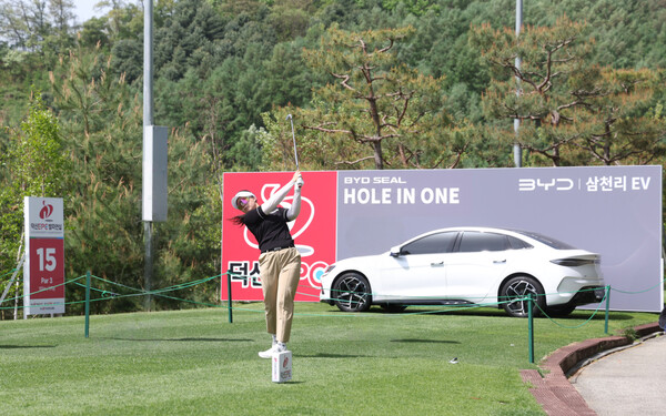 ▲삼천리EV가 힐코스 15번홀에서 홀인원 상품으로 BYD SEAL을 제공한다.