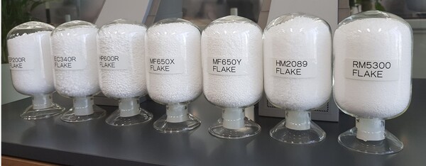 ▲ 나프타, 프로필렌 등으로 만든 석유화학 기초원료의 모습.