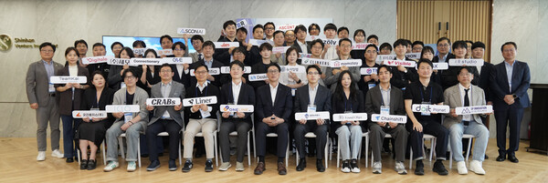 ▲신한퓨처스랩 웰컴데이 단체 기념촬영이 진행되고 있다.