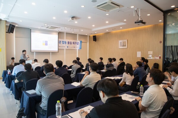 ▲ 한국가스공사와 한국가스안전공사는 13~14일 대전 선샤인 호텔에서 ‘도시가스 공급품질 확보를 통한 신뢰받는 공공기관’이라는 주제로 ‘유관기관 합동 전사 품질개선 워크숍’을 개최했다.