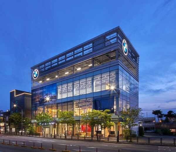▲ 삼천리 모터스가 새로 단장해 문을 연 BMW 동탄 전시장.