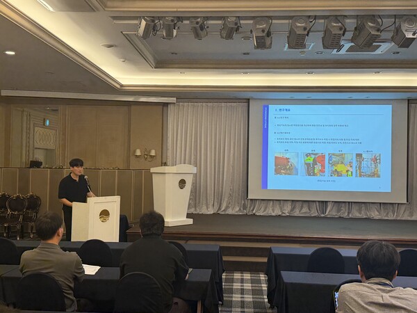 ▲ 경동도시가스 안전관리팀 강승범 주임이  ‘정압기 유지관리 효율성 향상을 위한 표준모델 개선 검토’ 연구결과를 발표하고 있다.