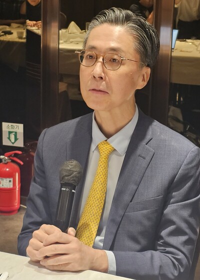 ▲  송재호 도시가스협회 회장이 2일 기자간담회에서 질의에 답변하고 있다.