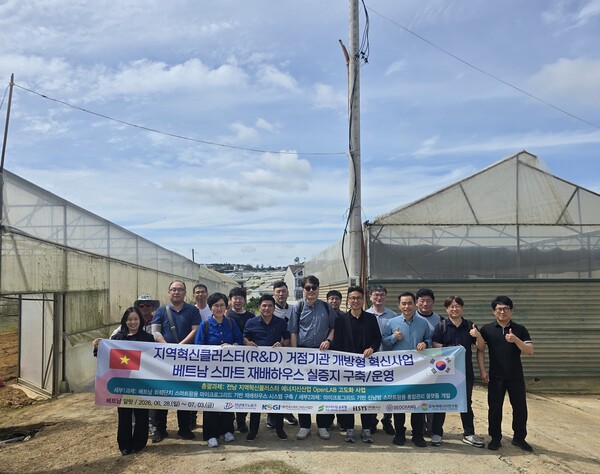 ▲베트남 PVFC 실증지를 방문한 국내 기업 및 기관 관계자들.