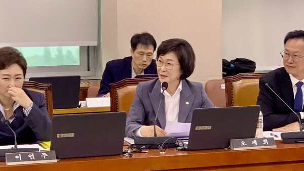 ▲ 오세희 의원은 산업통상자원중소벤처기업위원회 국정감사에서 질의를 하고 있다.