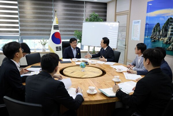 ▲ 박수현 지사가 40년간 환경·재산 피해를 감내하고 지역 낙후도가 높은 점이 통합본사 충남 설치 필요성을 강조하고 있다.