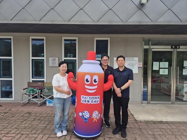 ▲ 한국가스안전공사 충남본부(본부장 박용석)가 캠핑장을 방문해 집중홍보를 실시하고 있다.