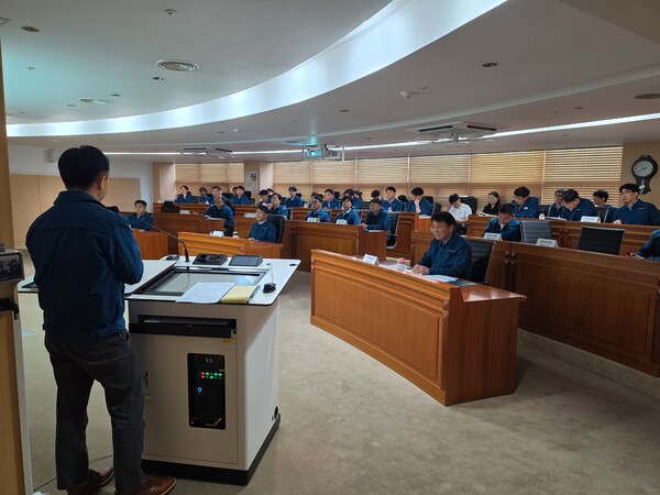 ▲ 한국가스기술공사가 26일 본사에서 기관장 주도로 출범한 ‘혁신성장 TFT’ 중간보고회를 열었다.