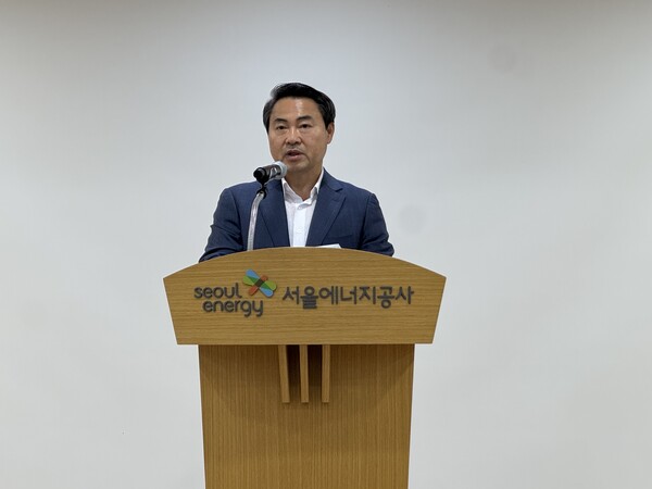 ▲황보연 서울에너지공사 사장이 임직원을 대상으로 향후 경영방침에 대해 설명하고 있다.