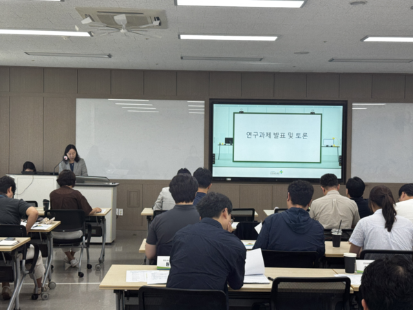 ▲ 산업안전보건연구원이 운영 중인 ‘산업안전보건연구 라운드테이블’에서 2027년도 자체 연구과제 후보에 대한 발표와 토론이 진행되고 있다.