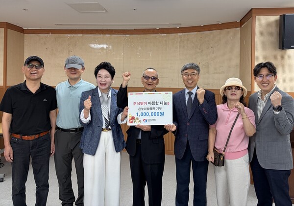 ▲한국가스안전공사 충북본부가 18일 추석 명절을 맞아 충북시각장애인복지연합회 청주시지회에 온누리상품권 100만원을 전달했다.