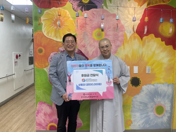 ▲ 한국가스안전공사 충남본부가 성금을 기탁하고 있다.