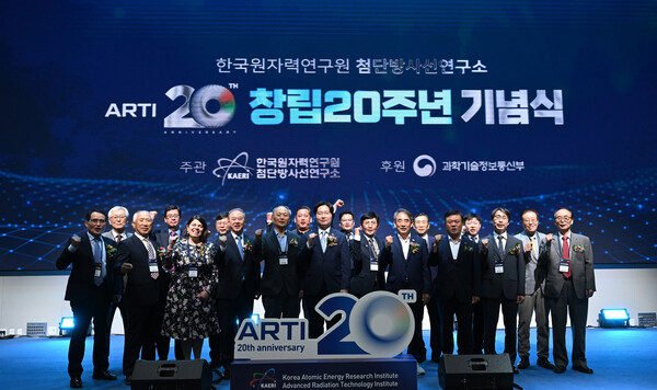 ▲행사 주요 참석자들이 단체 기념촬영을 하고 있다.
