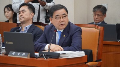 ▲ 산업부 산하 공기관을 대상으로 한 국정감사에서 질의하는 허성무 의원.