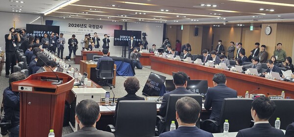 ▲ 더불어민주당 권향엽 의원이 19일 가스공사 본사에서 열린 국정감사에서 2015년 윈테크가 제조한 결함 LPG용기의 회수율은 45.7%에 불과하다고 지적했다.