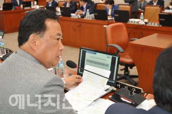 ▲ 국정감사에서 질의하는 어기구 의원.